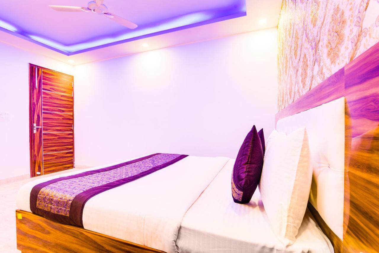 Hotel Fabulous - Delhi International Airport Нью-Дели Экстерьер фото
